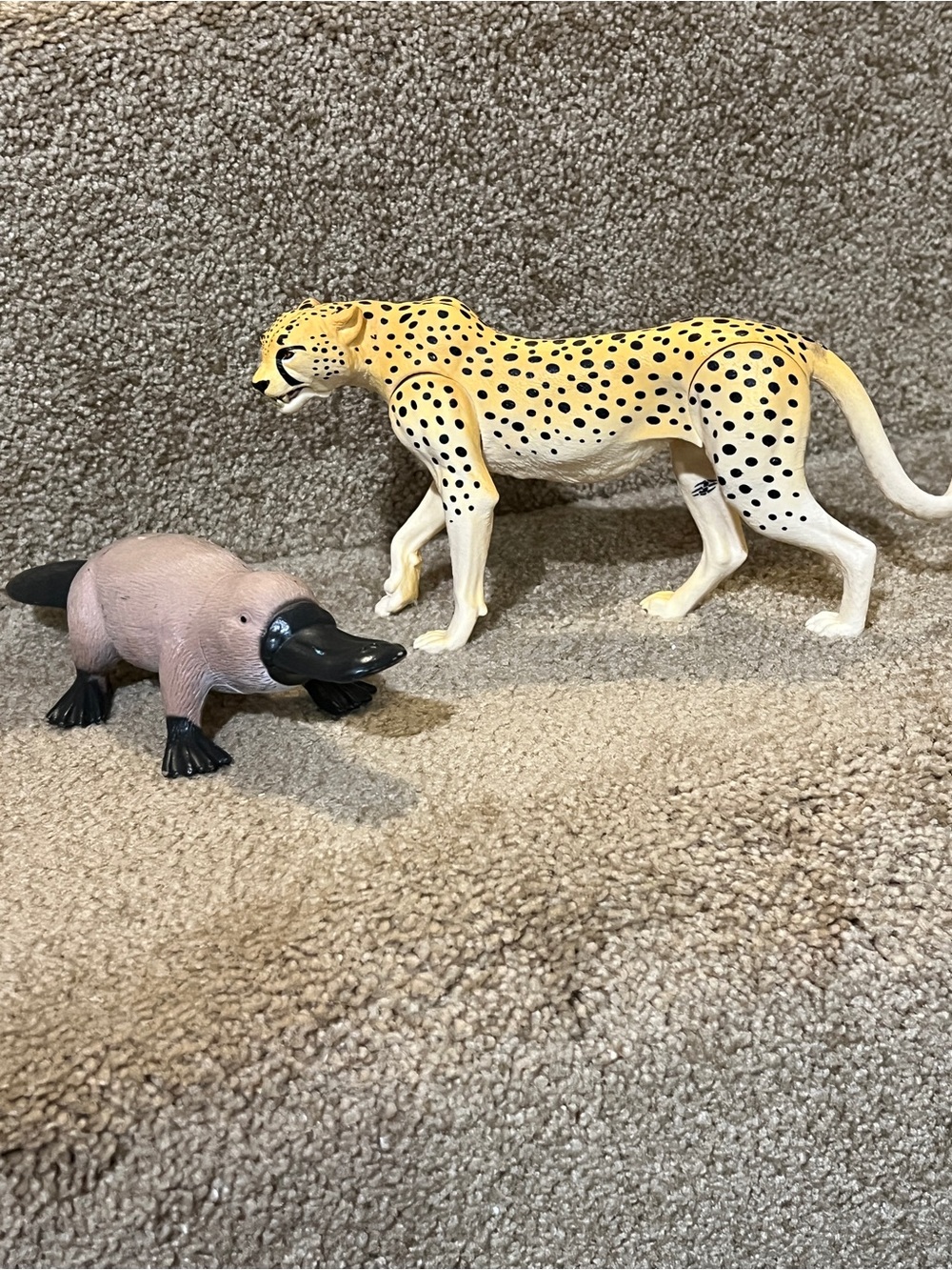 JUMANJI COLLECTION Wild Kingdom Cheetah posable Figure & Duck bulled Platypus